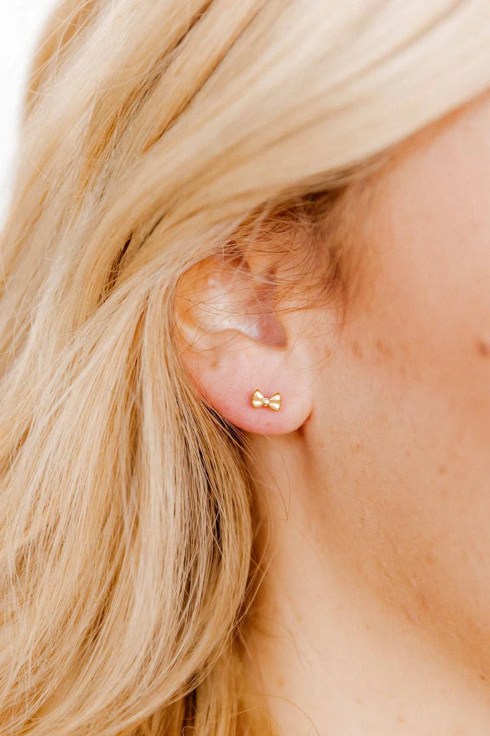 Tori - Screwback Stud Earrings