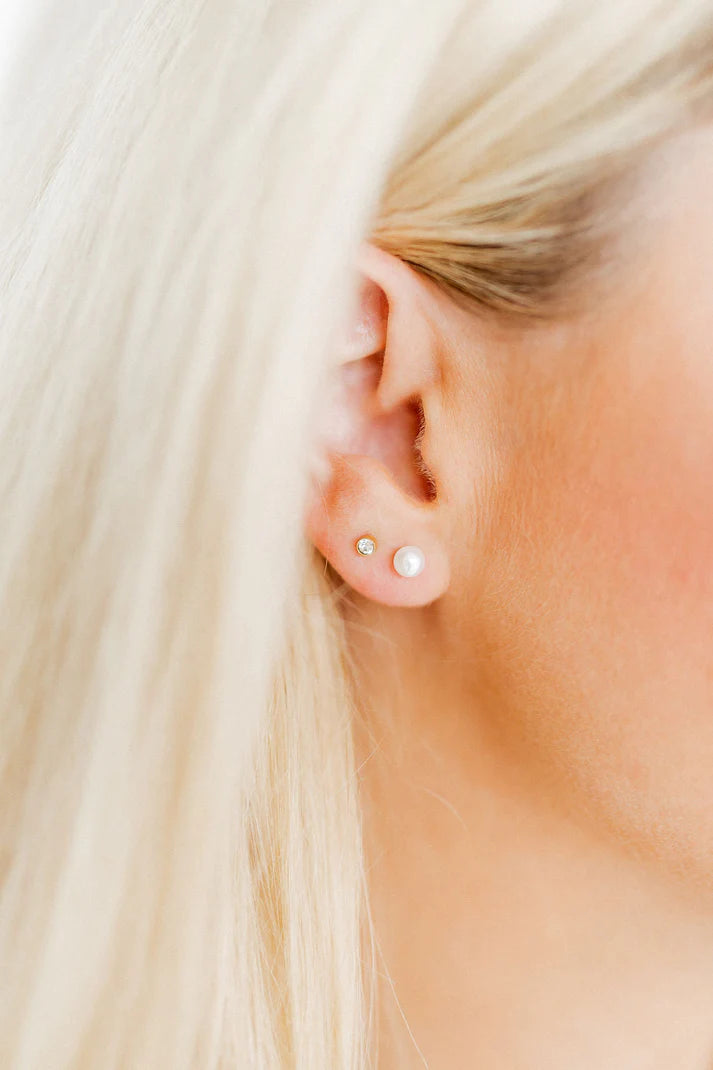 Payton Pearl White - Screwback Stud Earrings